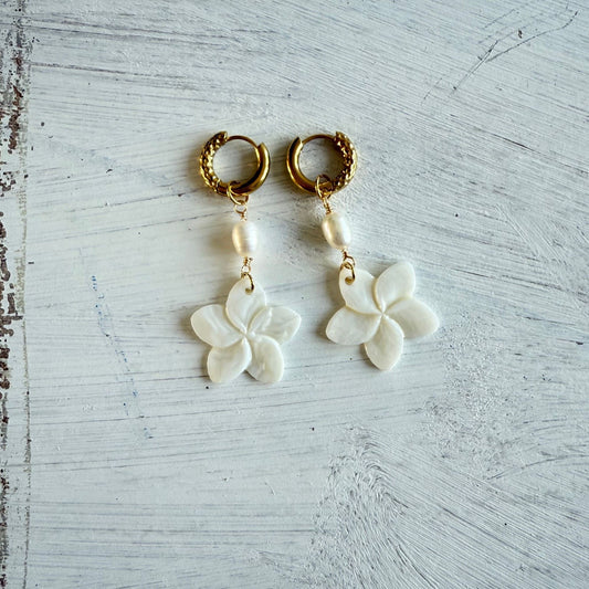 Oorbellen met Hawaii bloem