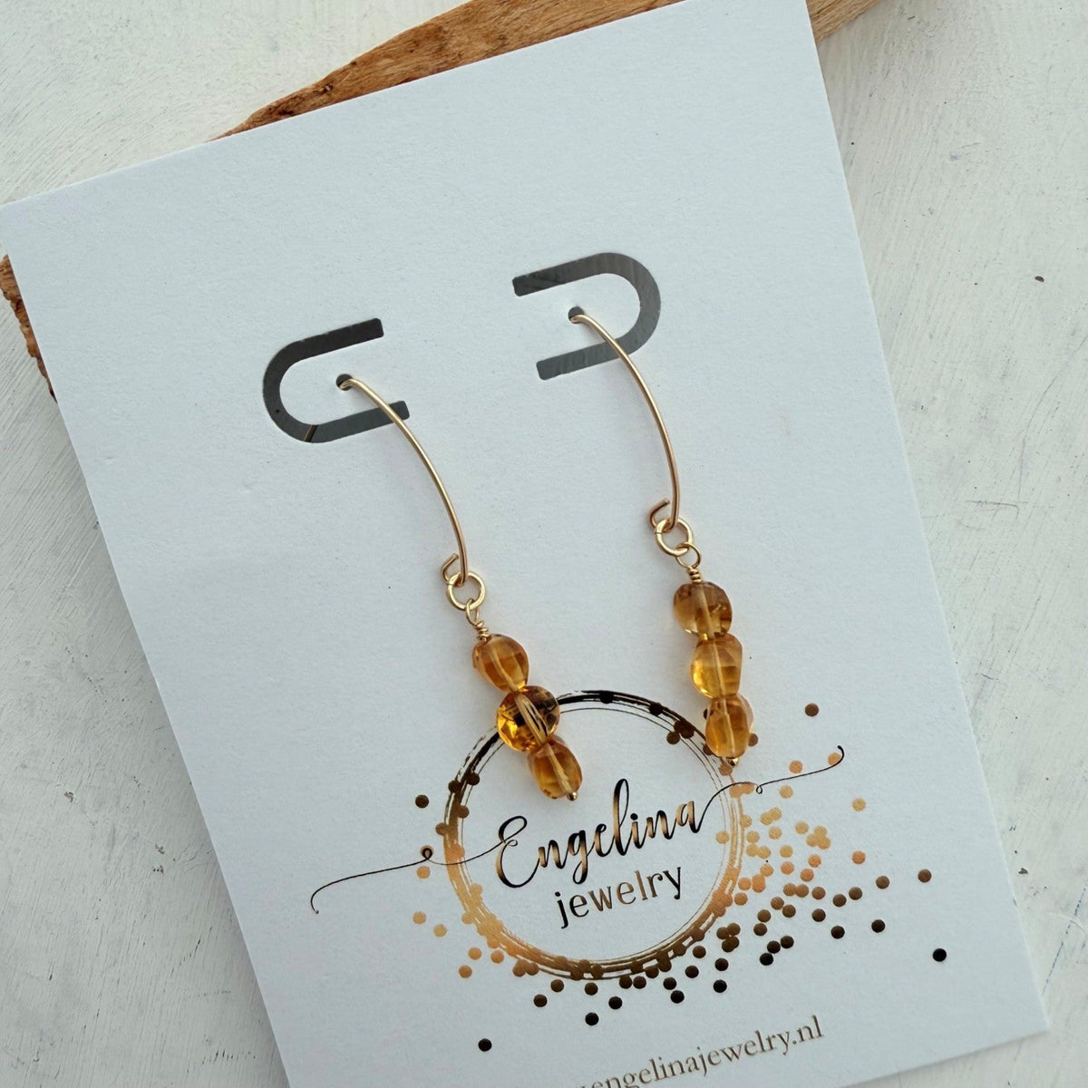 Lange gold filled haken met drie citrien kralen - Engelina Jewelry