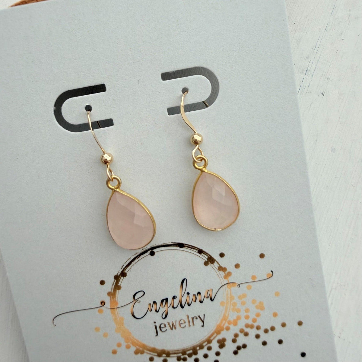 Gold filled oorhaakjes met rozenkwarts druppel - Engelina Jewelry
