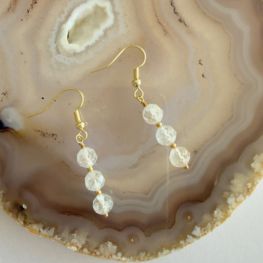 Gold filled oorhaakjes met topaas