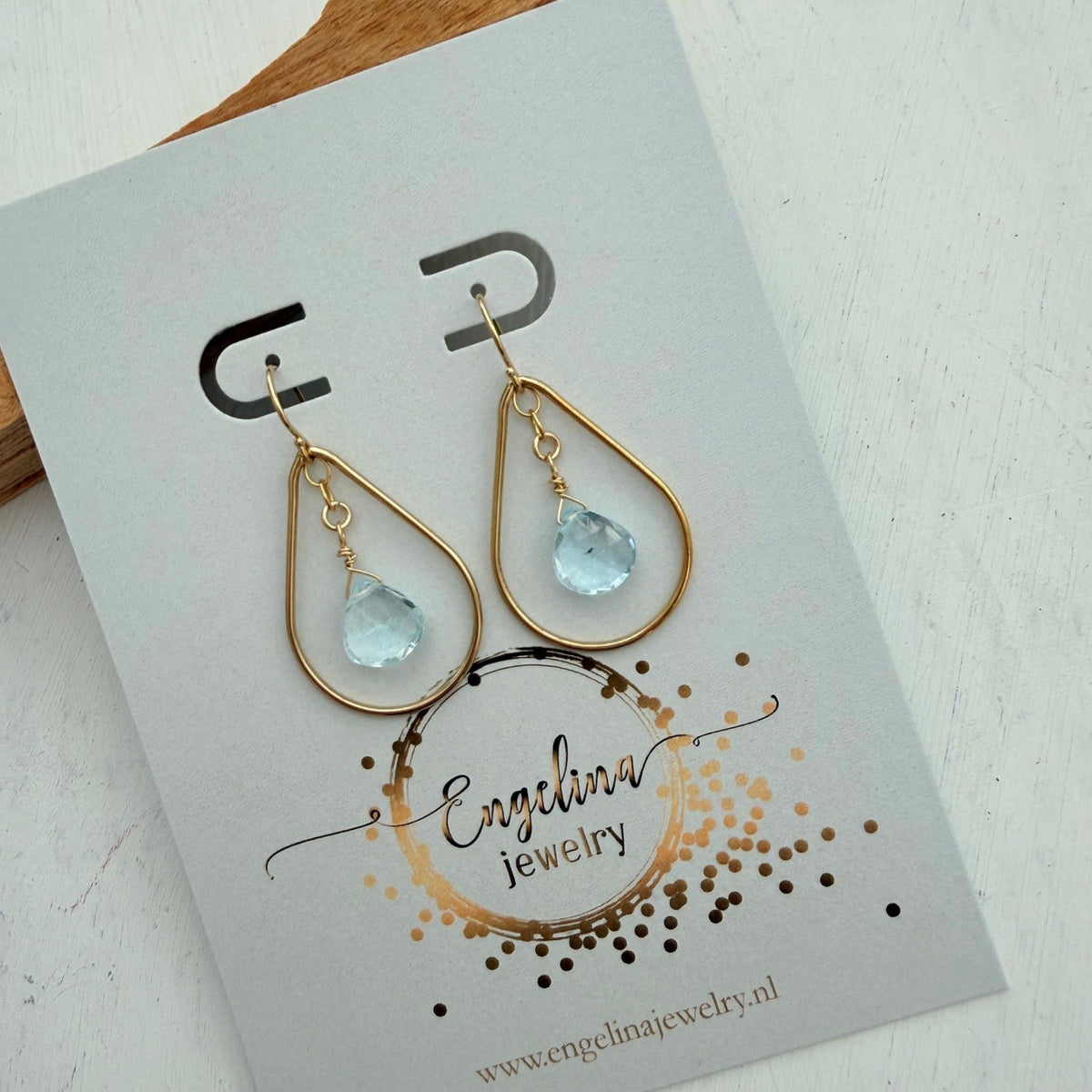 Gold filled oorbellen met lichtblauw topaas drupel -Engelina Jewelry