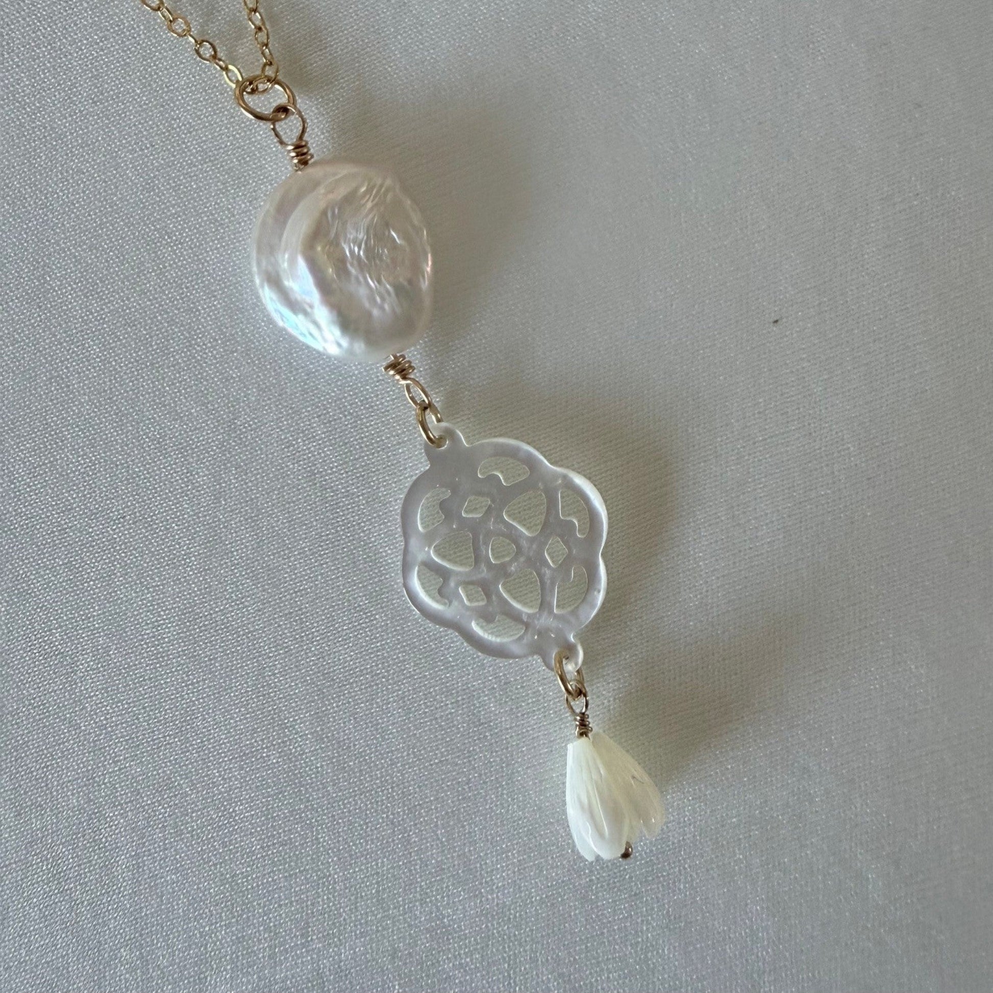Hanger van parelmoer en zoetwaterparel - Engelina Jewelry