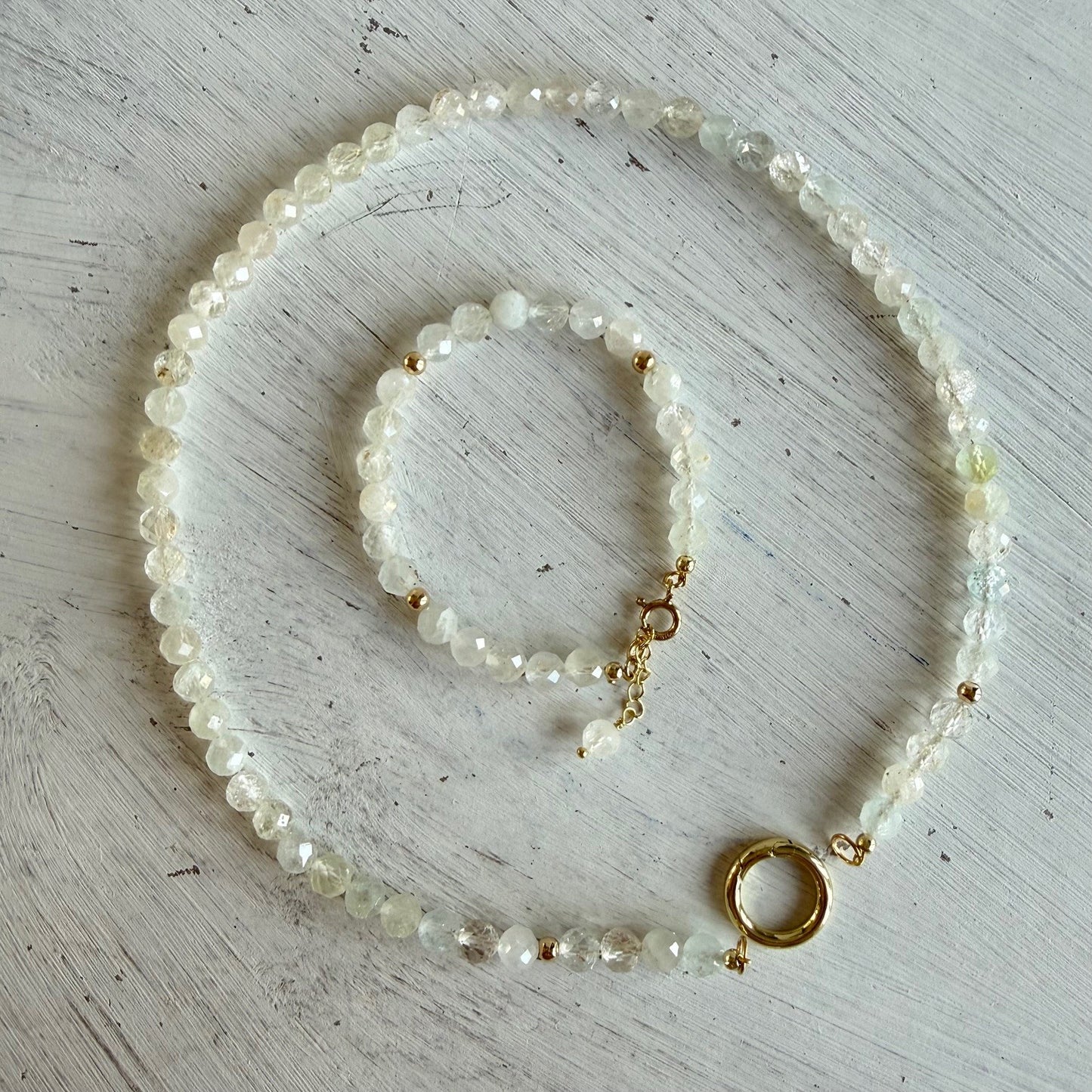 Armbandje van topaas facetkralen met veerslot - TOPIA