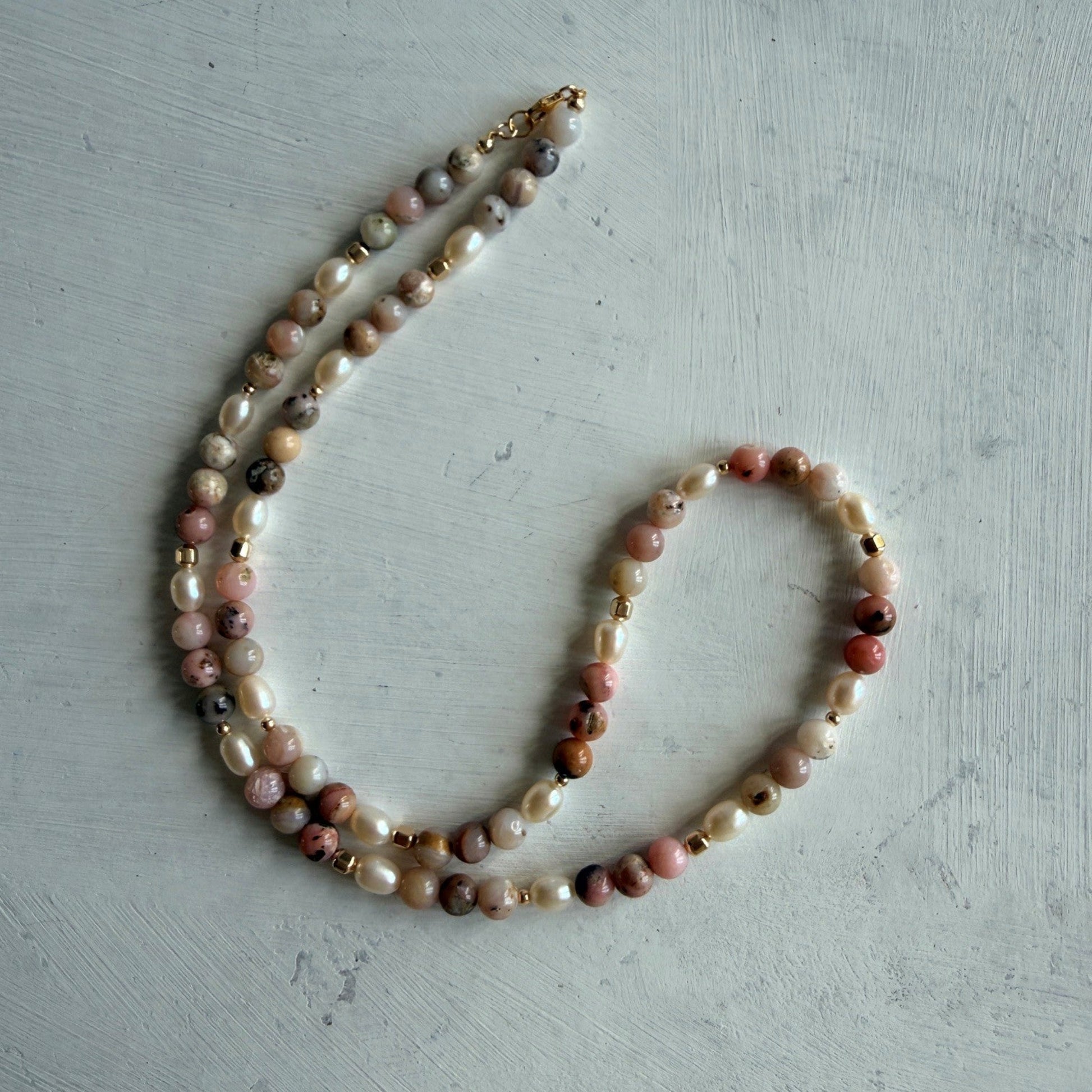 Lange ketting van Andes opaal en zoetwaterparels - Engelina Jewelry